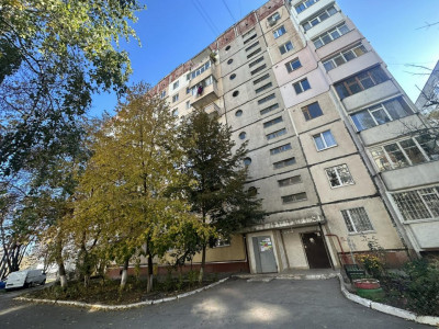 Buiucani, bd. Alba Iulia, apartament cu 4 camere! Localizare de Mijloc!