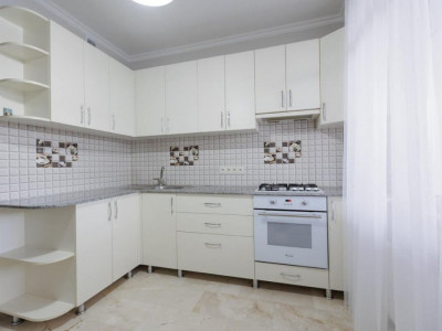 Apartament cu 2 dormitoare și terasă, Buiucani, bd. Alba Iulia 