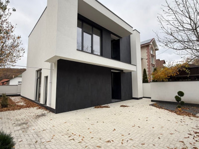 Дом в новом районе Дурлешт, на ул. Тома Алимош — с видом на лес!