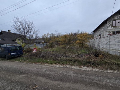 Spre vinzare teren intr-o zona pitoreasca linga fîșie forestieră în Budești