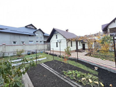 Spre chirie apartament la sol, tip studio, în Stăuceni.