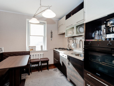 Spre vânzare apartament cu 2 camere , seria 143 