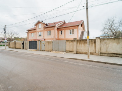 Сдается в аренду таунхаус в секторе Буюканы, рядом с парком Валя Морилор!