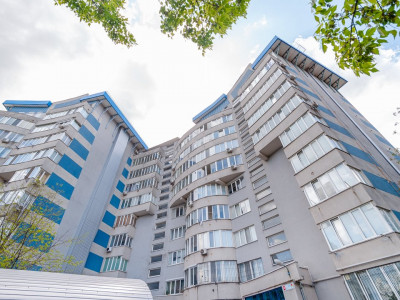 Apartament cu 4 camere de vanzare, Telecentru, str. Grenoble.