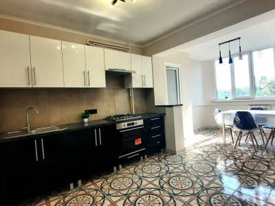 Квартира с 3 комнатами на продажу в центре города, ул. Измаил.