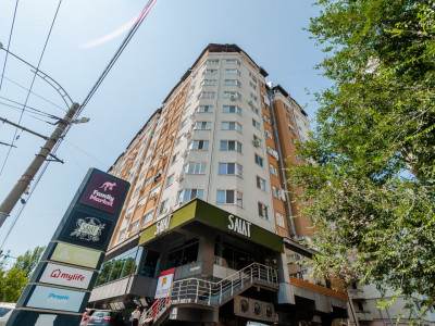 Vânzare apartament cu 1 cameră și living de 43 mp, Botanica. 