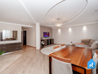 Apartament spațios cu 2 camere + living, Centru, Lev Tolstoi.