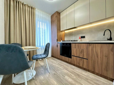 Ciocana, str. Petru Zadnipru, apartament cu 2 camere și living. 