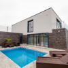 Casă hi-tech cu piscină  thumb 2