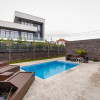 Casă hi-tech cu piscină  thumb 3