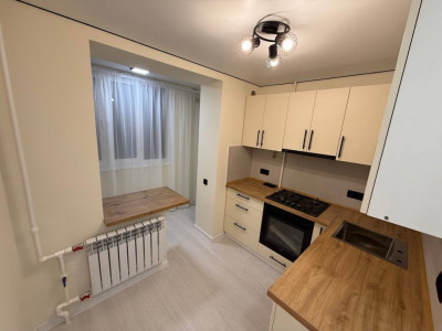 Vanzare apartament cu 1 cameră + living, Poșta Veche, Iazului. 