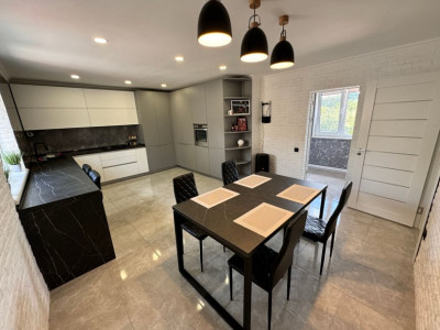 Продается дом в г. Вадул-луй-Водэ, всего в 18 км от Кишинёва.