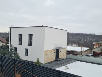 Индивидуальный дом в стиле Hi-Tech, Тогатин – всего 10 км от Кишинева