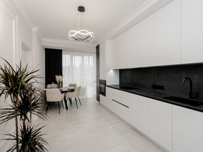 Квартира с 3 комнатами + гостиная, Центр, ул. Ион Нистор.