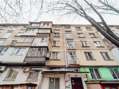 Apartament cu 2 camere, Botanica, bd. Decebal - prima linie.