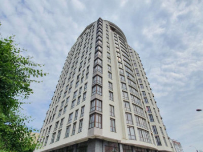 Apartament in centru!2camere+ living..82mp