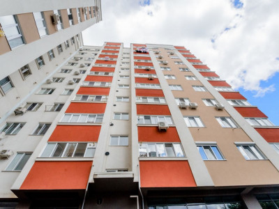 Vânzare apartament cu 3 camere varianta albă bloc nou Centru Testemiteanu