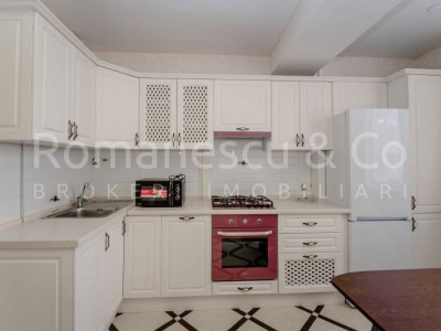 Apartament cu 3 camere separate, Centru, Bloc nou!