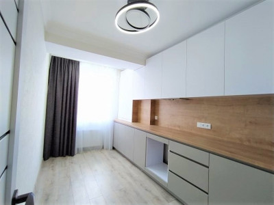 2 Dormitoare + Living  ! ! ! Mircea cel Bătrîn ! Asociate cu stil si calitate