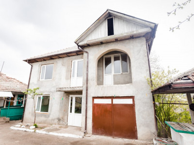 Продается дом в центре села Трушены, 180 кв.м.+ 14,5 соток земли.