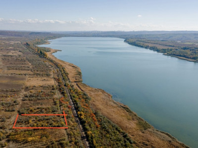 Teren de 14,5 ari pe malul Iazului Ghidighici! Loc Pitoresc!