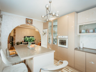 Casă confortabilă, 3 nivele, Durlești, 195 mp + 4,5 ari teren.