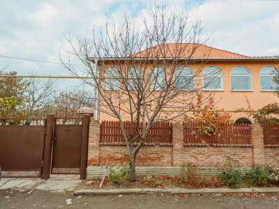Продается дом в тихом районе, Гидигич, 2 уровня, 150 кв.м+7 соток!