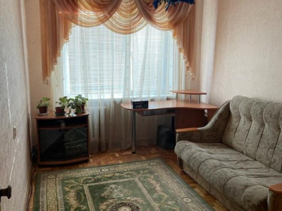 Apartament cu 2 camere, de mijloc, 51 mp, seria 143, Botanica, bd. Dacia.