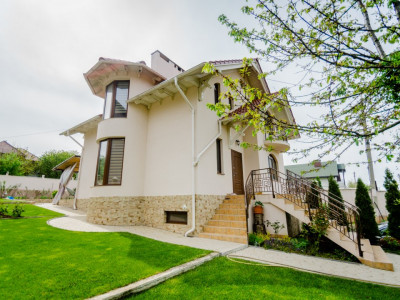 Vânzare casă în 2 niveluri, 220 mp+8 ari, Dumbrava, str. Durlești!