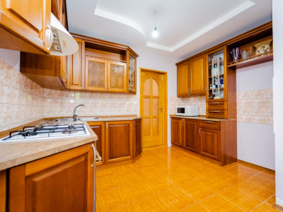 Vânzare apartament cu 3 camere în bloc nou, Centru, str. I. Inculeț