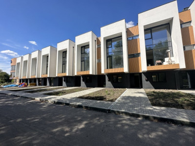 Vânzare casă de tip townhouse în or. Codru la 3min de Grenoble