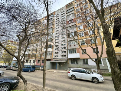 Apartament cu 3 camere, 70 mp, etajul 6, Ciocana, M. Spătaru!