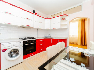 Chirie apartament cu 2 camere + living în bloc nou, Mircea cel Bătrân 22/5 !