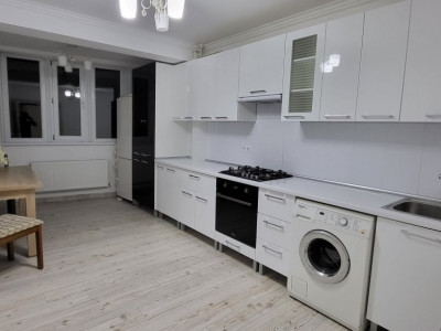 Vanzare apartament cu 2 camere și living în bloc nou, Poșta Veche.