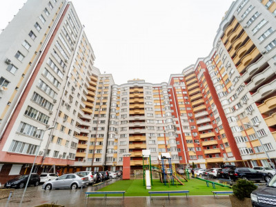 Apartament cu reparație, 2 camere, 80 mp, Botanica, Nicolae Zelinski.