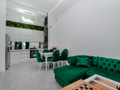 Chirie, apartament cu 2 camere + living + terasă în complexul Oasis!