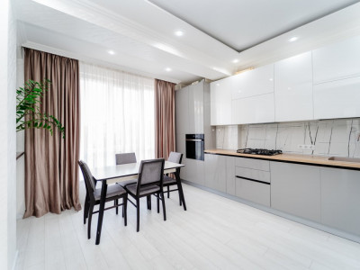 Vanzare apartament cu 2 camere si living , bloc nou , Ecovzor !