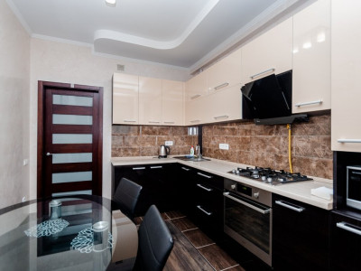 Apartament cu 1 cameră și living în Centru, str. N. Testemițanu. Termen lung.