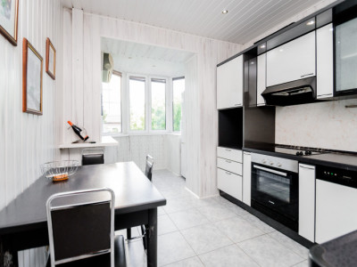 Apartament cu 4 camere, chirie, termen lung, Chisinau!